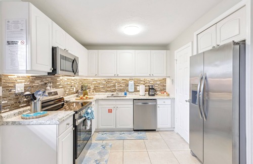 Cape Caneveral Beach Gardens House | Cape Escape: Beachside Townhome, Walk to Beach w/Private Patio & Balcony 🌊