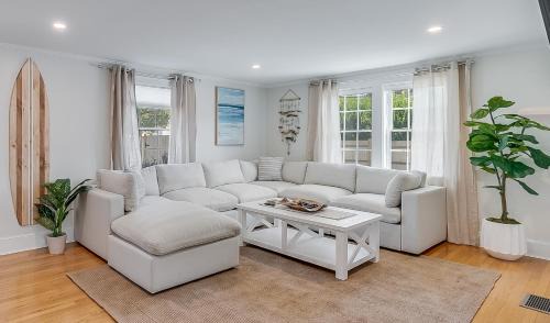 Hyannis House | Cape Escape