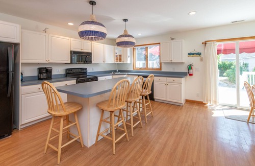 Villas House | Cape May Area Beach Retreat with Private Pool