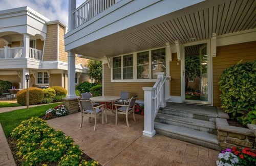 Cape May Condo | Cape May Beach Block Pool Sleeps 8