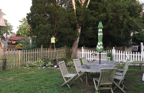 Cape May House | Cape May Victorian 8+BR 3 Blks to Beach. Dogs OK!