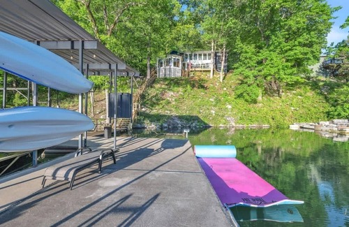 Rock Harbor House | Cape Norris Lake House