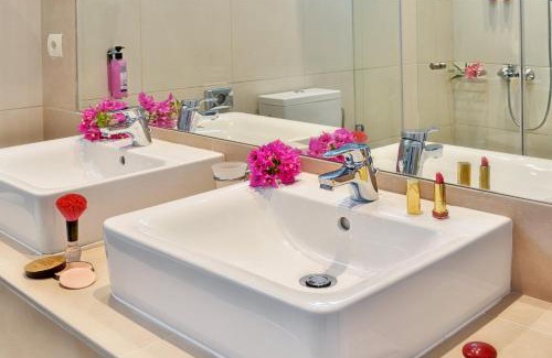 Parga House | Cape North West