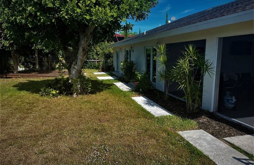 Fort Myers House | Cape Oasis 3/2 Remodeled pool home with spa