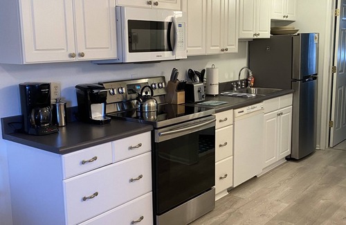 Cape May Condo | Cape Roc Condo with Ocean Views and Heated Pool 1/2 Block to the Beach