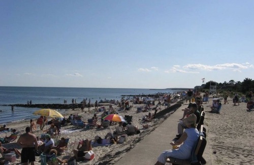 South Yarmouth House | Cape side beach retreat – Amazing Beach Location! Walk to the beach