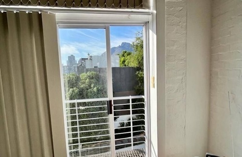 Green Point Apartment | Cape Town apartment 1km walk to V&A Waterfront