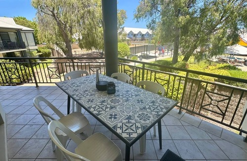 City Of Busselton House | Cape View Beach Resort - Endless Summer