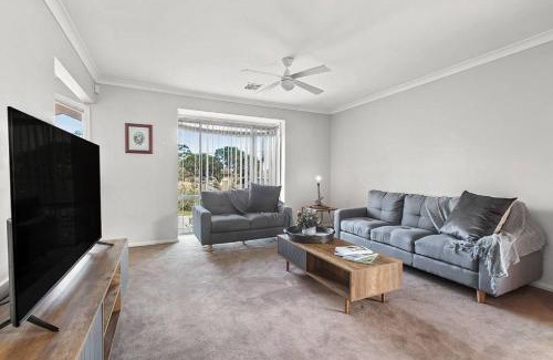Capel Sound House | Capel Grand Villa - Pet-Friendly Beach Escape