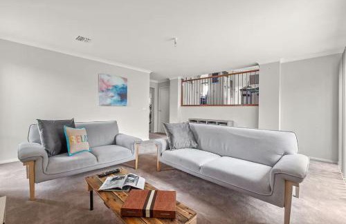 Capel Sound House | Capel Grand Villa - Pet-Friendly Beach Escape