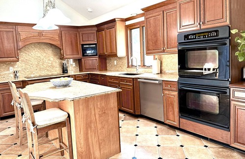 Barnstable House | CapeSearenity - Large Pool, Beach Passes, and More!
