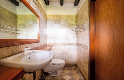 Parongpong Hotel | Capital O 2640 Rumah Kayu Cottage Syariah