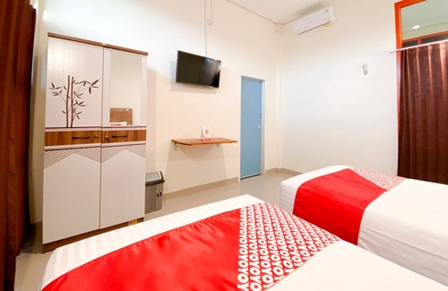 Padang Hotel | Capital O 3092 Falah Residence Syariah