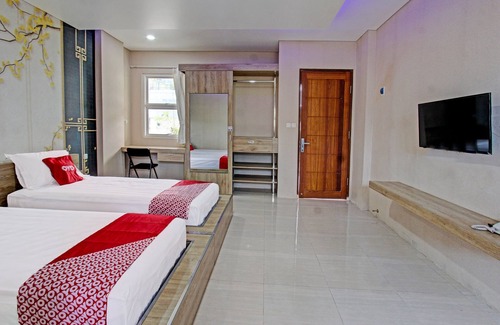 Senggigi Hotel | Capital O 91384 Rintaka Residence