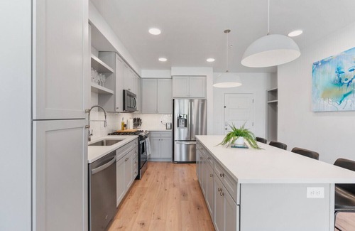 Downtown Salt Lake City Apartment | Capital Views! Pool/Spa/Gym/Bowling/Free Parking!
