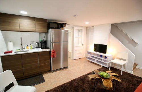 Kingman Park Bed & Breakfast | Capitol Hill Cozy w/Private Entrance Bsmt on a Budget - Sleeps 4, Free Parking