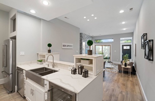 Southeast House | Capitol Hill Hidden Gem with an impeccable roof top view!