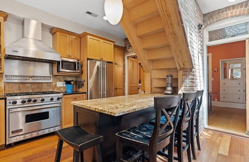 Stanton Park House | Capitol Hill Homestay/Historic & Solar-Powered