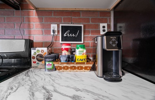 Fairlawn Condo | Capitol Hill King Bed Suite+Free Parking+Private Lounge