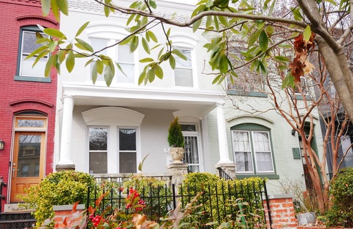 Southeast House | Capitol Hill Row Home: 1 Block to Metro and Groceries - and has Garage!