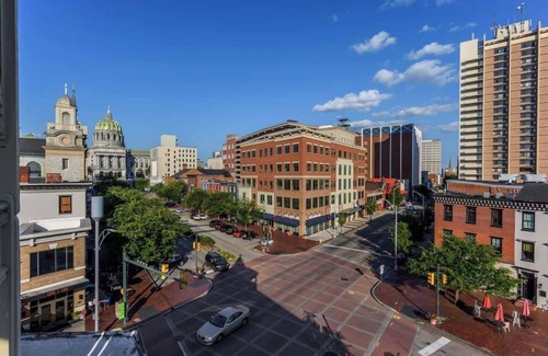 Downtown Harrisburg Apartment | Capitol View Retreat - 2F, Fast Wi-Fi, Spacious
