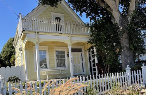 Capitola House | Capitola Cozy Cottage (30-day rental)
