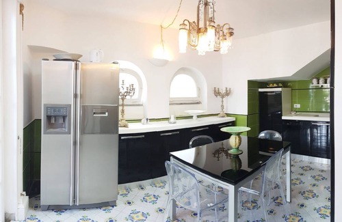 Capri Villa | Capri Villa Luminosa a stone's throw from the "Piazzetta" with Faraglioni View.
