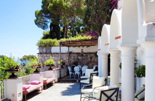 Capri Villa | Capri Villa Luminosa a stone's throw from the "Piazzetta" with Faraglioni View.
