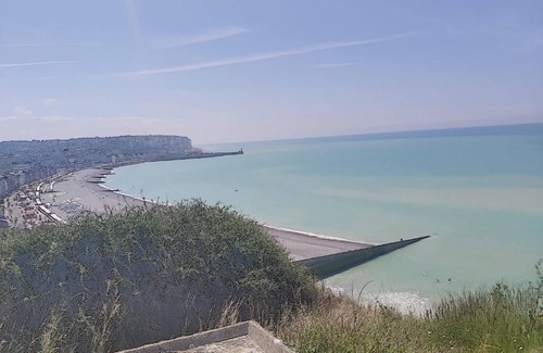 Le Treport Bed & Breakfast | CAPRICES ENSOLEILLES Room in Mersoise villa, panoramic view, 300 m from the beach