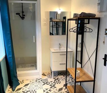 Famars Hotel | Capstay famars & Netflix