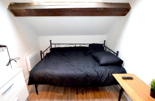 Famars Hotel | Capstay famars & Netflix