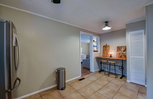 Tuscaloosa House | Capstone Cottage - Fenced in Backyard! Book Now for Football Season!