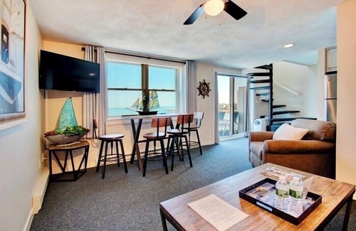 Rockport Hotel | Captain's Bounty On The Beach