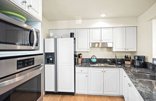 Lantern District House | Captain's Cottage - Walk to Beach and Harbor! Fireplace! - Permit STR23-0076