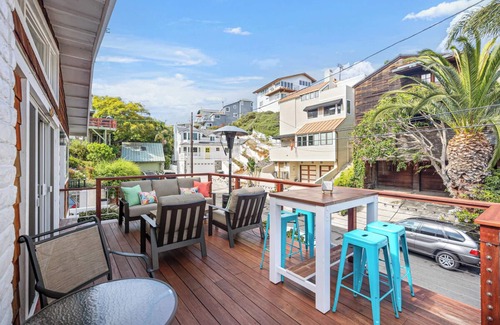 Lantern District House | Captain's Cottage - Walk to Beach and Harbor! Fireplace! - Permit STR23-0076