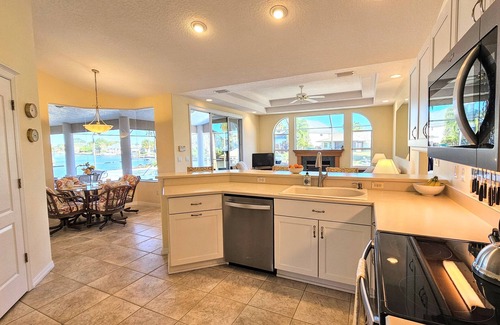 Palm Harbor House | "Captain's Key Waterside Retreat" Boat Dock! Awesome Pool!