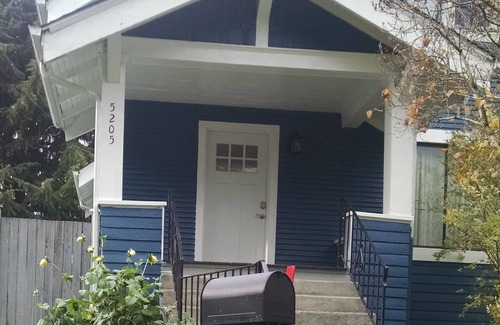 Columbia City House | Captain's Manor - Light Rail - Big Comfy House!