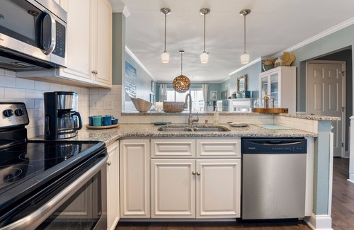 Manteo Condo | Captain's Quarters: Soundfront | Private Boat Slip