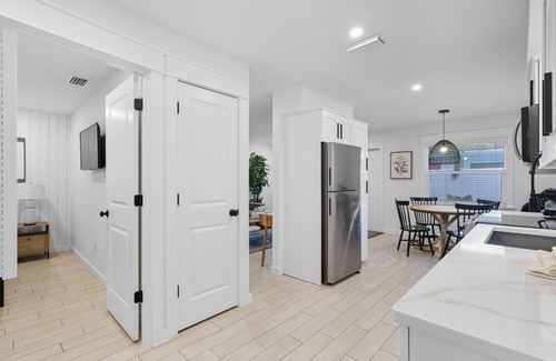 Ilexhurst House | Captain's Quarters! Bungalow steps from the beach!