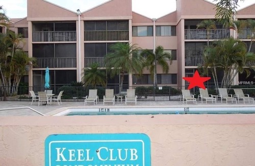 Burnt Store Marina Condo | Captain's Quarters- Burnt Store Marina- bring your power or sail boats!