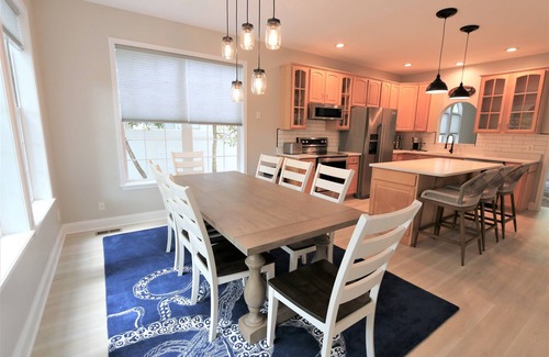 Arundel on the Bay House | Captain's Retreat! Newly Renovated - few steps from the beach!