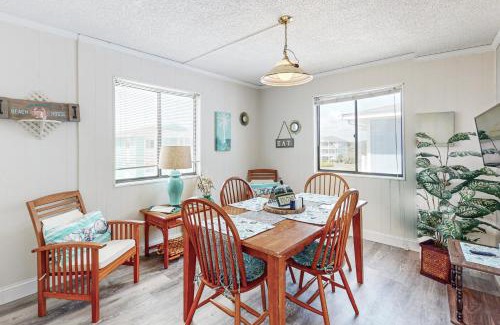Holden Beach Apartment | Captain's Villa 6-B