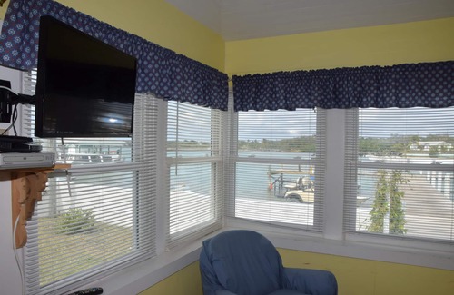 Treasure Cay House | CAPTAIN SAM's - WATERFRONT with 75' Private Dock
