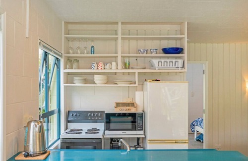 Cooks Beach Cottage | Captains Bach at Cooks - Downstairs Holiday Unit