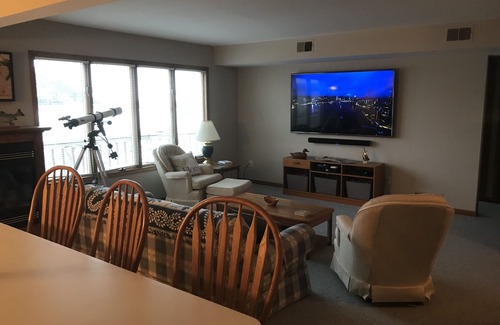 Frankfort Condo | Captain’s Quarters is located on Main St. In downtown Frankfort.