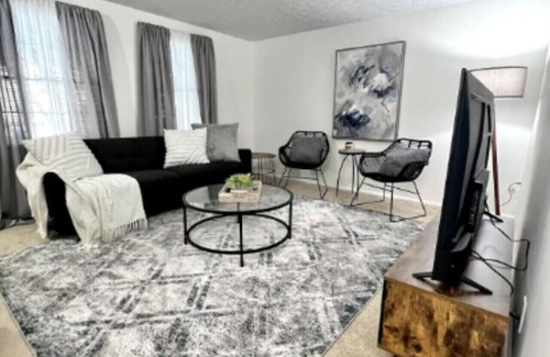 North Potomac House | Captains Walk · Potomac House| 5 min from Hospital + AstraZeneca