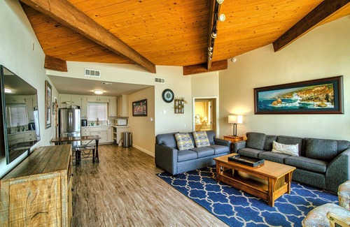 Westside Santa Cruz House | Captian's Quarters