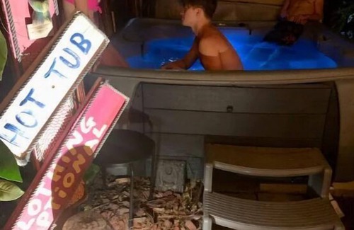 Southside Apartment | Captin' Joe's Tropical Palm Beach Hot Tub Hideaway