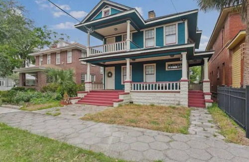 Springfield Apartment | Captivating 1BR Retreat on 10th Street