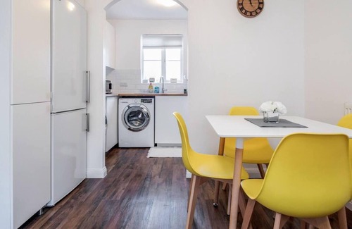 West Thurrock Apartment | Captivating 2-Bed Apartment in Grays